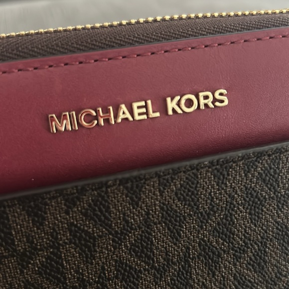Michael Kors Mercer Color Block Burgundy Logo Continental Long Wallet NWOT - Picture 4 of 9